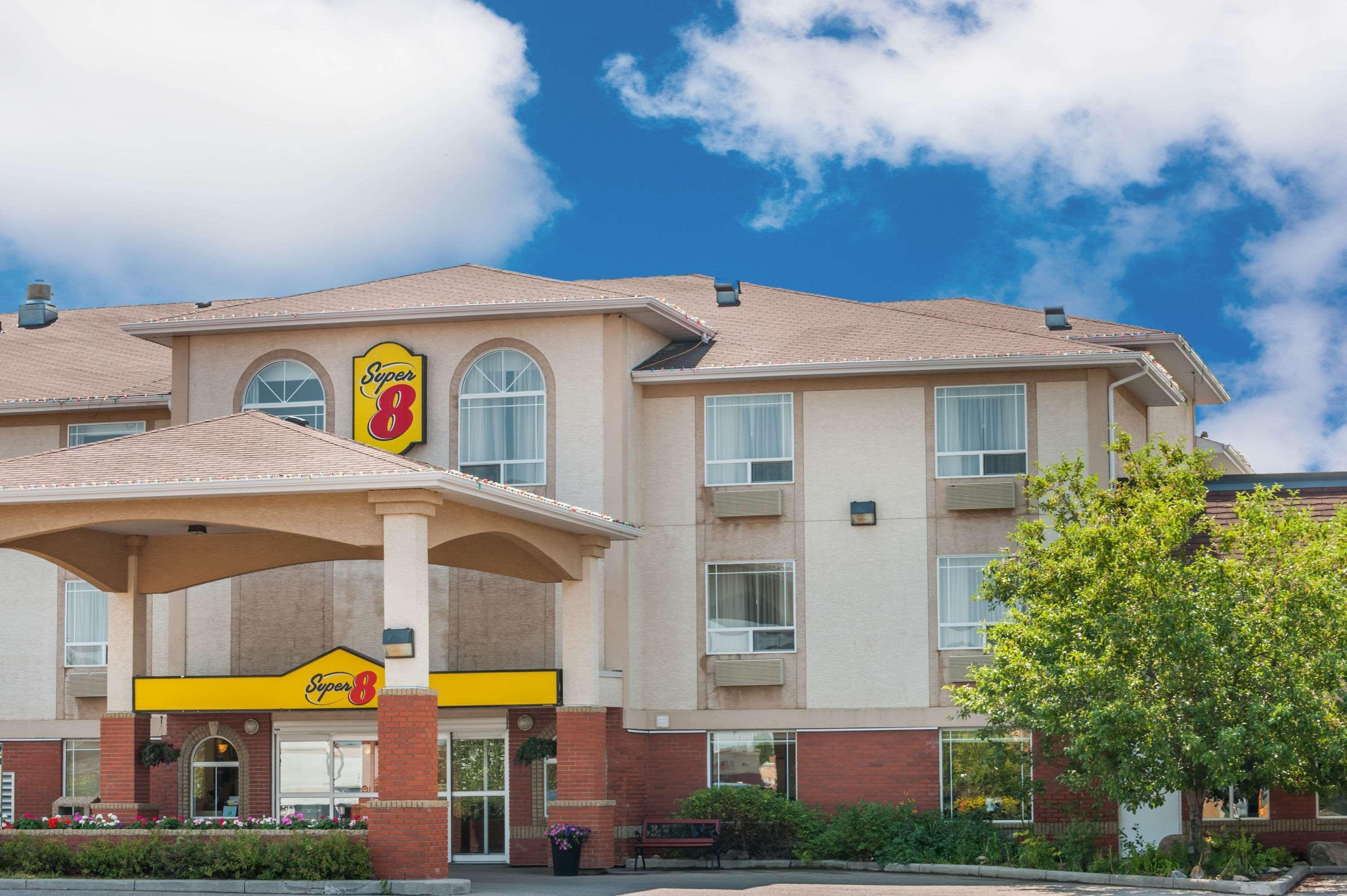 Super 8 By Wyndham High River Ab Экстерьер фото