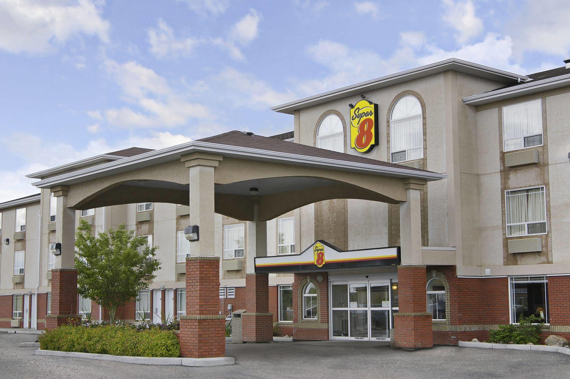 Super 8 By Wyndham High River Ab Экстерьер фото